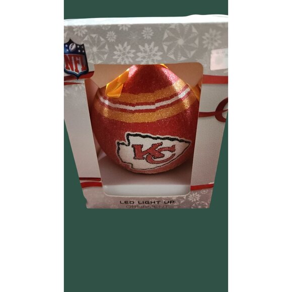Kansas City Chiefs LED Light-Up Ornament & Wooden Bear Decoration Gift Set - Picture 7 of 10